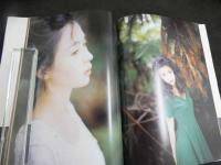 5　5　ヤングマガジン特別編集　吉田真希子・真由子姉妹写真集　[Dear]いつもそばにいる貴方へ　恋写/野村誠一　平成6年第1刷　