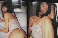 ８　本城小百合1st.写真集　BED ROOMS