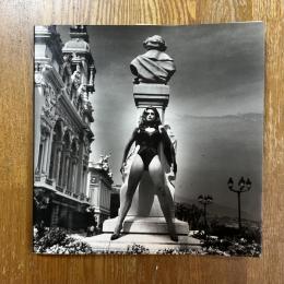 ヘルムート・ニュートン写真展 : エロスのスナップショット