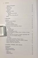 【洋書】Contemporary Southeast Asian arts and crafts: ethnic craftsmen at work with how-to instructions for adapting their crafts（現代東南アジアの芸術と工芸：民族職人の仕事と応用のための作り方解説）