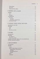【洋書】Contemporary Southeast Asian arts and crafts: ethnic craftsmen at work with how-to instructions for adapting their crafts（現代東南アジアの芸術と工芸：民族職人の仕事と応用のための作り方解説）