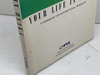ユアライフインオオサカ　YOUR LIFE IN OSAKA      a handbook for international residents 大阪府国際交流財団　