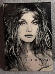 ARIELLE DOMBASLE ： PAR VICTOR HACHE