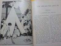 英文　　THE  HOUSES  WE  LIVE  IN