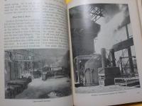 英文　　THE  HOUSES  WE  LIVE  IN