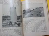 英文　　THE  HOUSES  WE  LIVE  IN