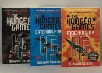 洋書 The Hunger Games Trilogy Box 3冊 Set Scholastic Suzanne Collins,