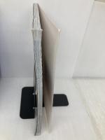 Iceland: A Fiery Soul Beneath an Icy Surface (Countries of the World) White Star Bourbon, Fabio