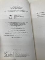 Winners Take All: The Elite Charade of Changing the World Penguin Giridharadas, Anand