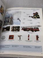 Portuguese English Visual Bilingual Dictionary (DK Visual Dictionaries) DK