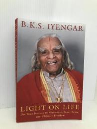 Light on Life: The Yoga Journey to Wholeness, Inner Peace, and Ultimate Freedom (Iyengar Yoga Books) Rodale Iyengar, B.K.S.