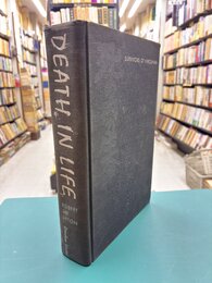 Death in life: The survivors of Hiroshima　（洋書）　死の内の生命　ヒロシマの生存者