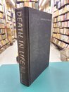 Death in life: The survivors of Hiroshima　（洋書）　死の内の生命　ヒロシマの生存者
