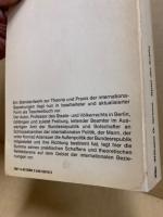 Spiel der Kraefte in der Weltpolitik. Theorie und Praxis der internationalen Beziehungen