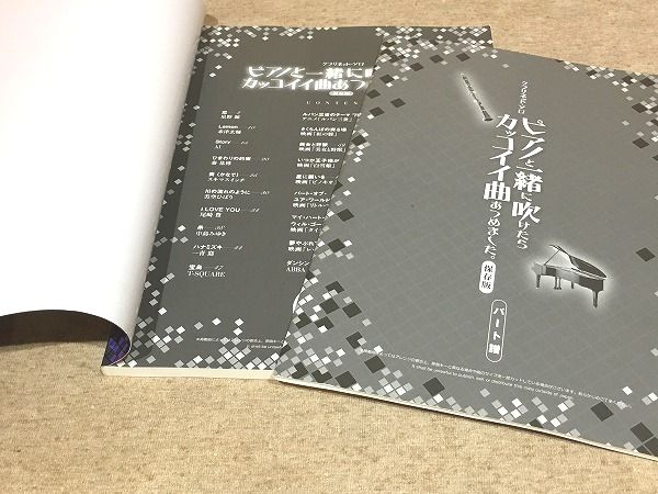 白花飾りゴールド文字アクリル表札＊4辺45度斜めカット＊UV印刷