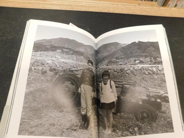 部落 曺智鉉写真集」(曺智鉉 写真 ; 鈴木常勝 ほか文) / 古本 部落 曺智鉉写真集」(曺智鉉 写真 ; 鈴木常勝 ほか文) / 古本