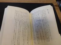 「本の背表紙」