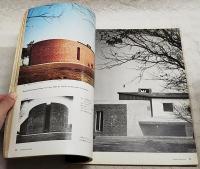 建築文化 1975年1月号 VOL.30 No.339 ●表紙：粟津潔 ●近代の呪縛に放て：序章 ●反建築的ノート：7 ●環境建築論序説：4 ●サンタ・キアラ館 ●群馬県立近代美術館 ●トヨタ鞍ヶ池記念館