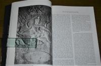 (洋書・英語)　Sacred Angkor: The Carved Reliefs of Angkor Wat (聖なるアンコール：アンコール・ワットの彫刻レリーフ)