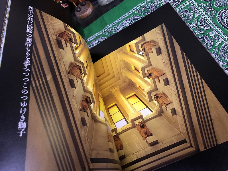 建築ロマネスク(紅花青鳥圖) 建築紅花青鳥図（ロマネスク） 塚本邦雄墨識語落款入 別紙付「建築