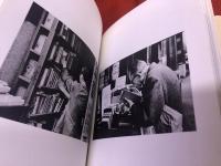 オン・リーディング　ON READING　ANDRE KERTESZ　（巨匠ケルテスが、ユーモアたっぷりのまなざしで「読む情景」をとらえた珠玉の掌編写真集）　（1993年）　★画像7枚　ご参照くださいませ