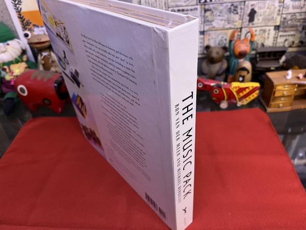洋書 飛び出す絵本仕様 しかけ絵本仕様） THE MUSIC PACK RON