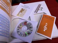 （洋書　飛び出す絵本仕様　しかけ絵本仕様）　THE MUSIC PACK　RON VAN DER MEER AND MICHAEL BERKELEY　（英文　ミュージックパック　CD付　スレありますが再生できます　CD再生確認済）　（1994年）　★画像7枚　ご参照くださいませ