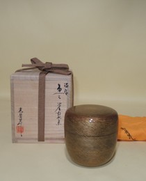 溜塗沈金引松葉 棗　前志芸男