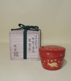 高野浩雲　朱薬器　（井伊宗観好　桜に雉子蒔絵）