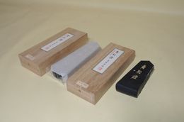 墨　「青松煙」大和雅墨（青墨）　墨運堂　『平成4年（未使用）／平成3年造（使用あり）』　2個一括