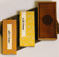 金剛般若波羅蜜經（簡稱《金剛經》，故宮千年御寶，宋開慶元年壽聖寺刊本，每匣皆附雷射防偽專屬授權卡）