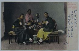 香港 アヘンを吸引する中国人阿片中毒者 Hongkong: Chinese opium fiends smoking opium (絵葉書)