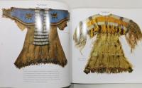 洋書『Dancing colors　paths of Native American women』