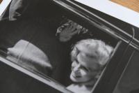 Marilyn in Cadillac｜1959年 マリリン・モンロー肖像 大判ポストカード