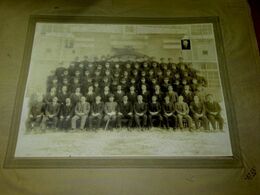 古写真　富山縣立氷見中学校卒業生徒記念写真　富山氷見比留川写真館