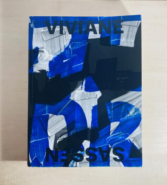 Amazon.com: Viviane Sassen: Phosphor: 9783791389783: Sassen