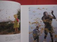 ロイター写真集  　　    揺れ動く世界    　　  ＲＥＵＴＥＲＳ　   ＴＨＥ　   ＳＴＡＴＥ　   ＯＦ  　 ＴＨＥ  　 ＷＯＲＬＤ   　　   カラー図版５３４点収録  　　         【報道写真・ドキュメント】