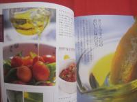 決定版  　育てて楽しむ 　 オリーブの本 　　   地植え・鉢植え  　  オリーブ品種図鑑　    実の収穫・食べ方  　　  岡井路子（ガーデニングカウンセラー）  　　　　  【植物・樹木・食品・食文化】