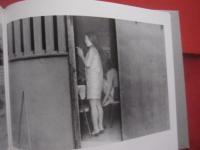 父ちゃんは写真家   平敷兼七  遺作集  　　    著者 　  平敷兼七     　　 カバー案　   石川真生     　　 未來社 　  発行  　　       【沖縄・琉球・歴史・文化・自然・風景・写真集】