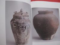 ☆八重山の古陶  　　  　編輯　　丹尾安典　　　　企画  　発行　  吉戸　直　  古美術 　 観宝堂　　　　　　  　   【沖縄・琉球・歴史・文化・工芸・陶器・ヤチムン・図録・離島・先島諸島】