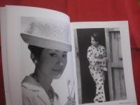 遊写三昧  　　秋山庄太郎の写真美学  　　  企画　・　監修 　東京都写真美術館  　日本写真企画 　発行  　　　　    【写真集・人物・アート写真】