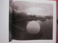 エビデンス     　　 ＥＶＩＤＥＮＣＥ     　　 時 　 詩津男 　 写真集      　　気配と瞬間    　　  ＴＯＫＩ  　 ＳＩＺＵＯ       　　 海鳥社  　発行      　　定価 ８，０００円＋税    　　　　      【沖縄・琉球・歴史・文化・アート写真集】