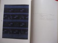 沖縄織物の研究  　沖縄織物の研究 　別冊　 〈　 裂地図録　 〉  　　  全二冊　　    田中俊雄 ・ 田中玲子　 著   　　 紫紅社　 発行  　　　　     【沖縄・琉球・歴史・工芸・文化】