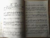 楽譜【一流歌手愛唱歌謡名曲集】「リンゴの歌・上海の花売娘・恋の小鳥・可愛い希望・麗人の歌・三日月娘・ジャワのマンゴ売り他」等