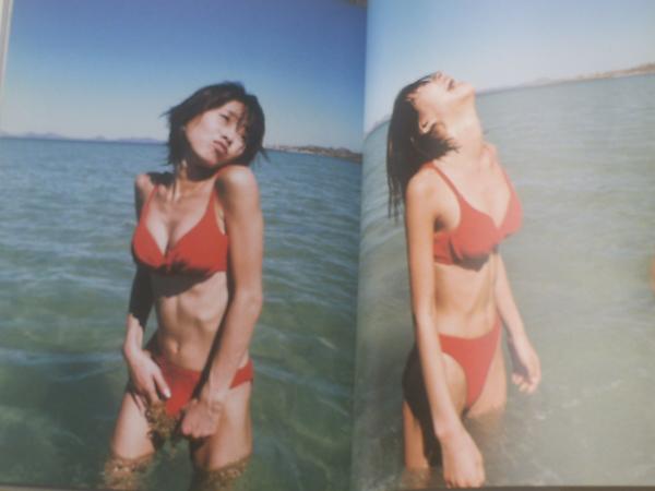 榎本加奈子写真集「michi」（撮影・渡邊達生）・直筆サイン入り】ワニ