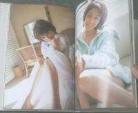 【吉田恵写真集（根本好伸・撮影）】ワニブックス（平成１３年）