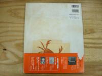 黒グルミのからのなかに