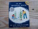 洋書絵本　In My Mother's House