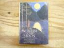 洋書　The Woman in the Moon