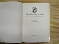 洋書　The Woman in the Moon